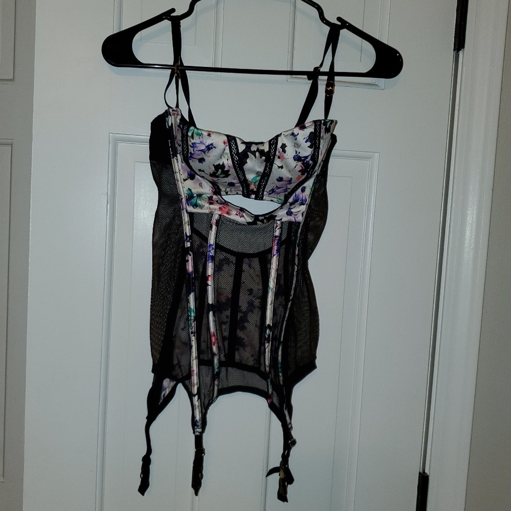 34B Victoria's Secret Merrywidow Corset w/garters
